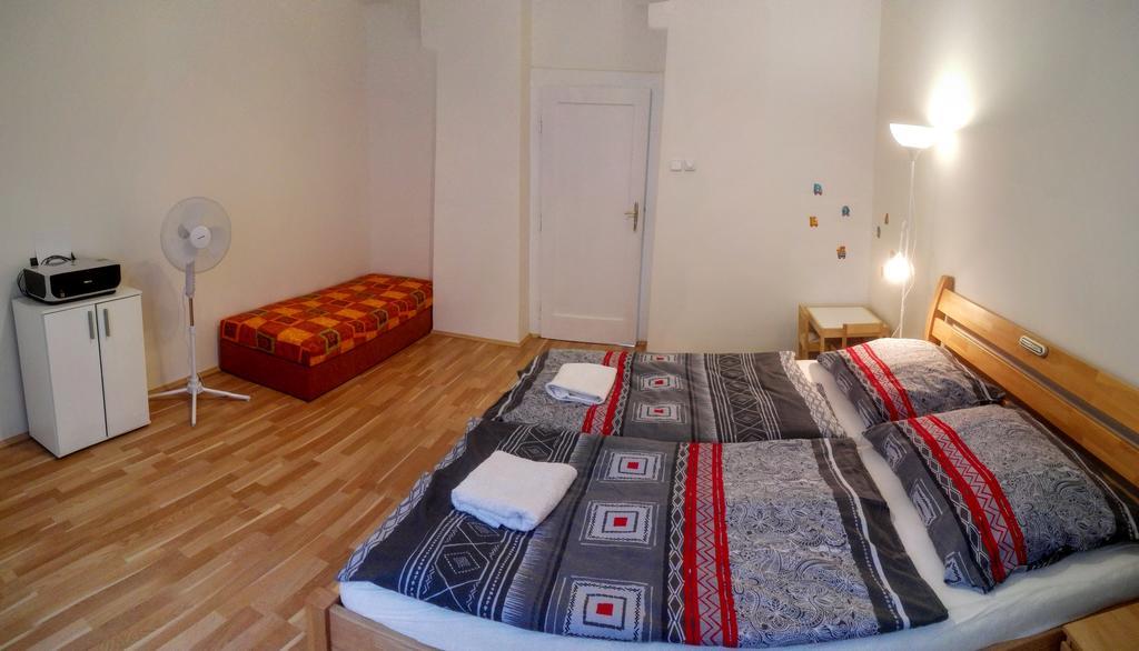 Jezerka Apartments Praag Buitenkant foto