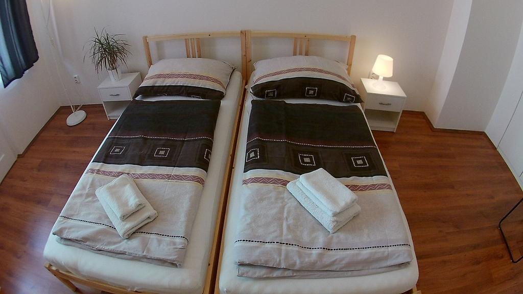Jezerka Apartments Praag Buitenkant foto
