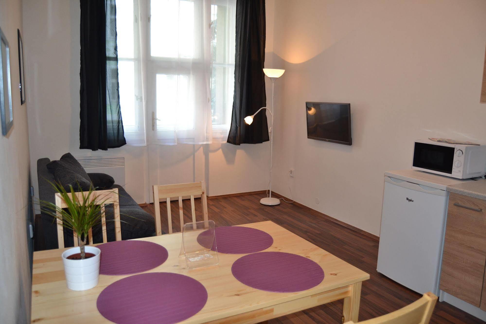Jezerka Apartments Praag Buitenkant foto
