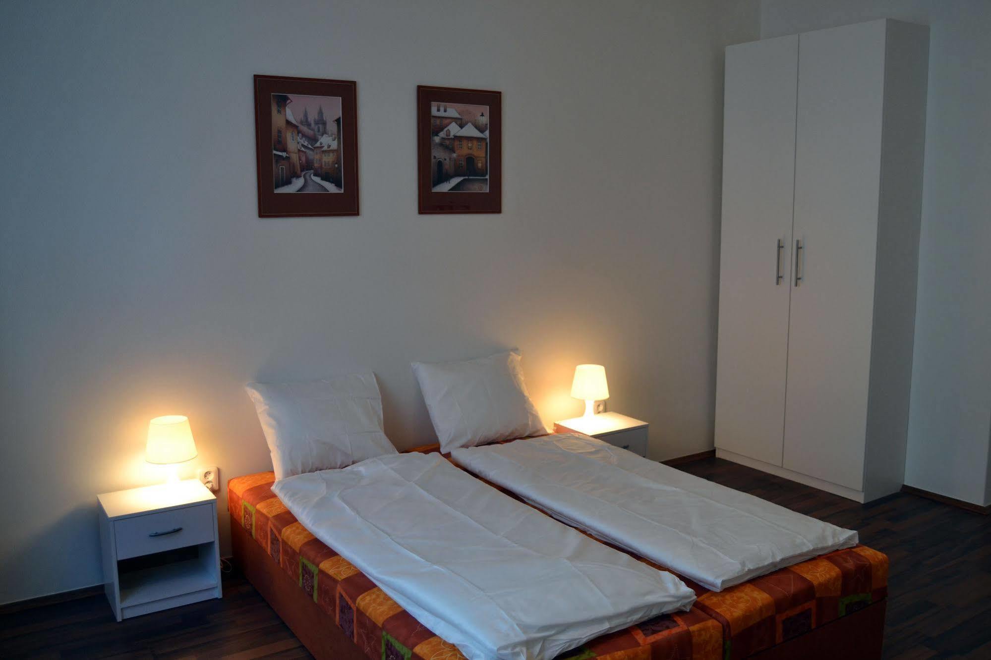 Jezerka Apartments Praag Buitenkant foto