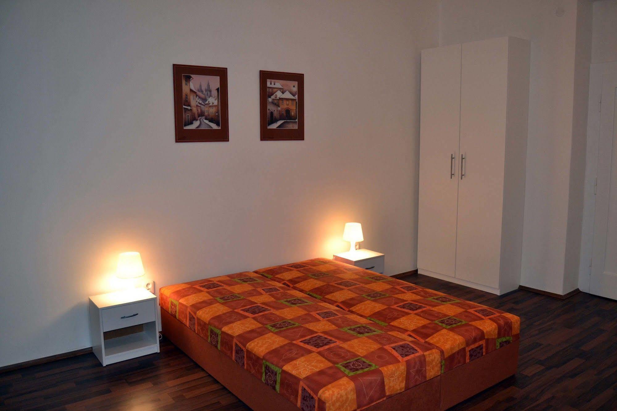 Jezerka Apartments Praag Buitenkant foto