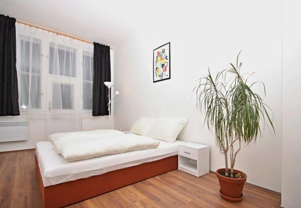 Jezerka Apartments Praag Buitenkant foto