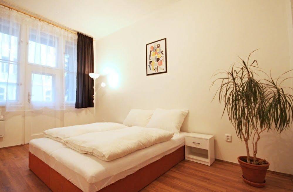 Jezerka Apartments Praag Buitenkant foto