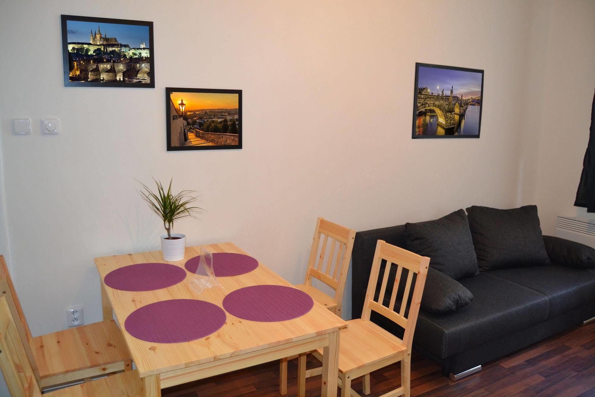 Jezerka Apartments Praag Buitenkant foto