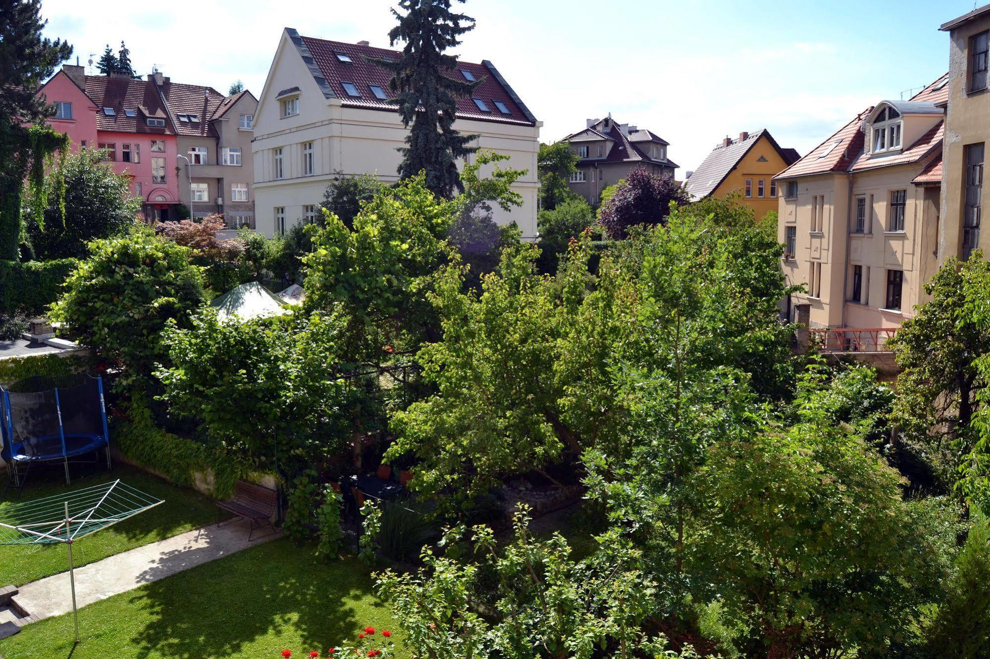 Jezerka Apartments Praag Buitenkant foto