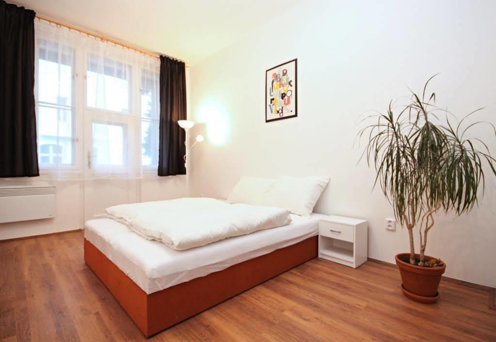 Jezerka Apartments Praag Buitenkant foto